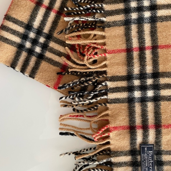 Like NEW! Burberry Classic 50/50 wool cashmere scarf